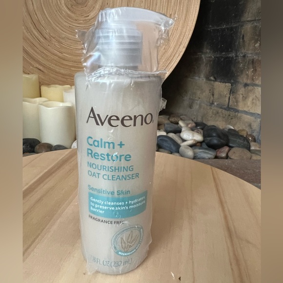Aveeno Calm & Restore Nourishing Oat Cleanser - Picture 3 of 5